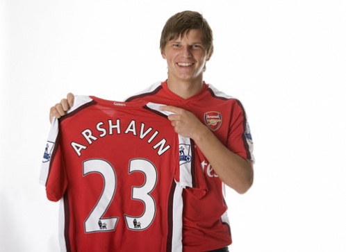 Andrey Arshavin with jersey of Arsenal 